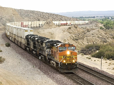 BNSF 4639 at Hinkley Rd, Cajon Sub, CA on 20 April 2007.jpg